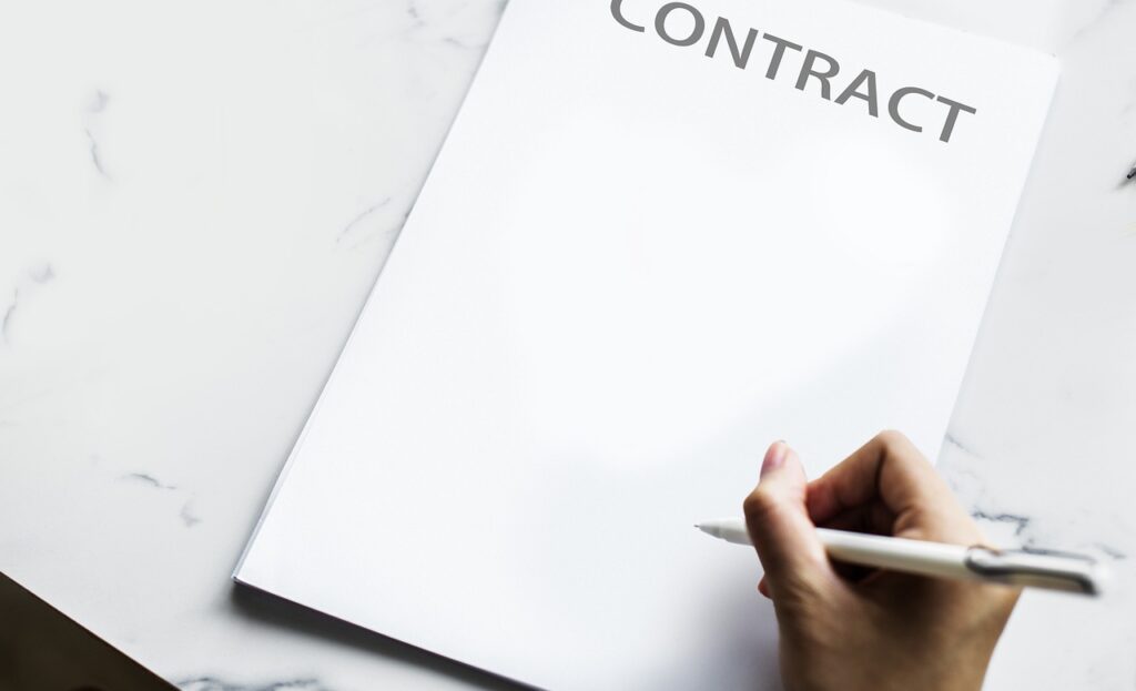 What Are the Differences Between a Document and Contract Management System?